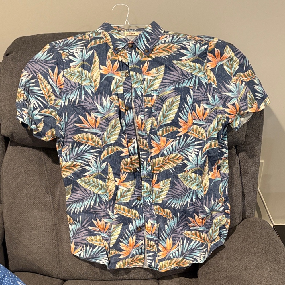 Hollister Men's Blue and Orange Leaf Print Shirt